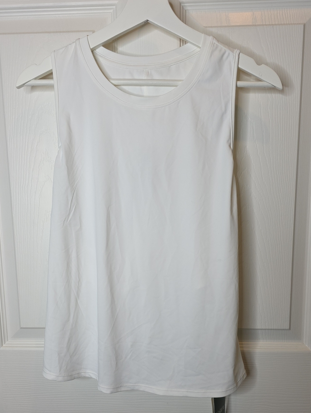 NWT Halara Cut Out Crossover Hem Solid Yoga Tank Top in White, Size Small (4/6)